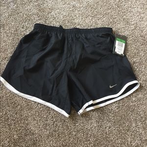 Nike GIRLS’ black Tempo running shorts